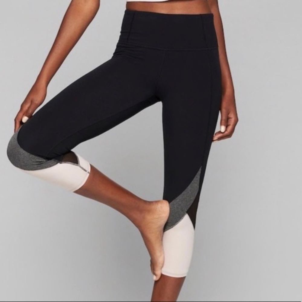 Athleta Salutation Leggings size Small